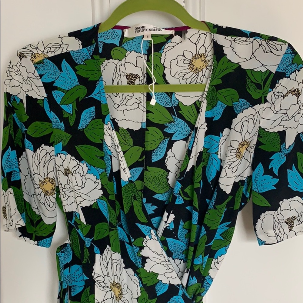 Diane von Furstenberg silk wrap dress size 6